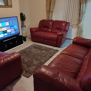Cheerful 2-bedroom With Off Street Parking Blackpool